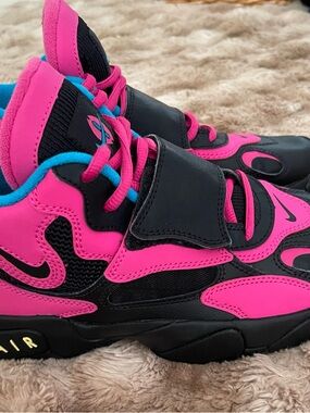 Nike Kids Hot Pink & Black Athletic Sneakers with Teal Accents